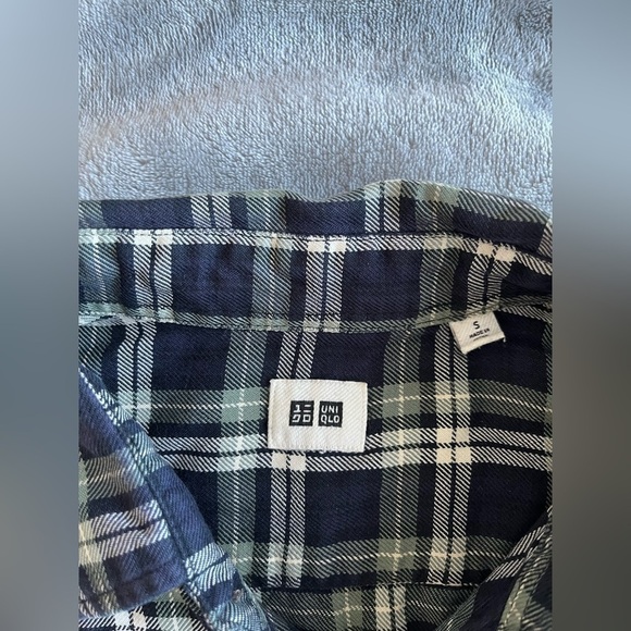 💜3/$15 Uniqlo men’s long sleeves button down shirts S - Picture 2 of 9